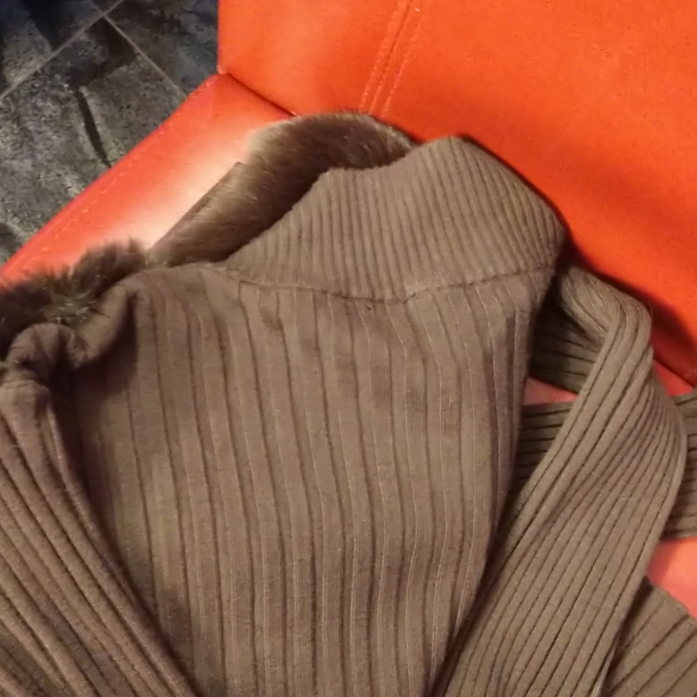 Sweater - Picture 4 of 4